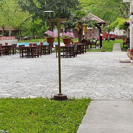 Sara Hotel Buzet Exterior photo