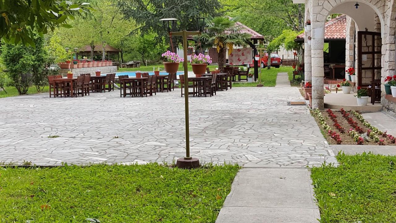 Sara Hotel Buzet Exterior photo