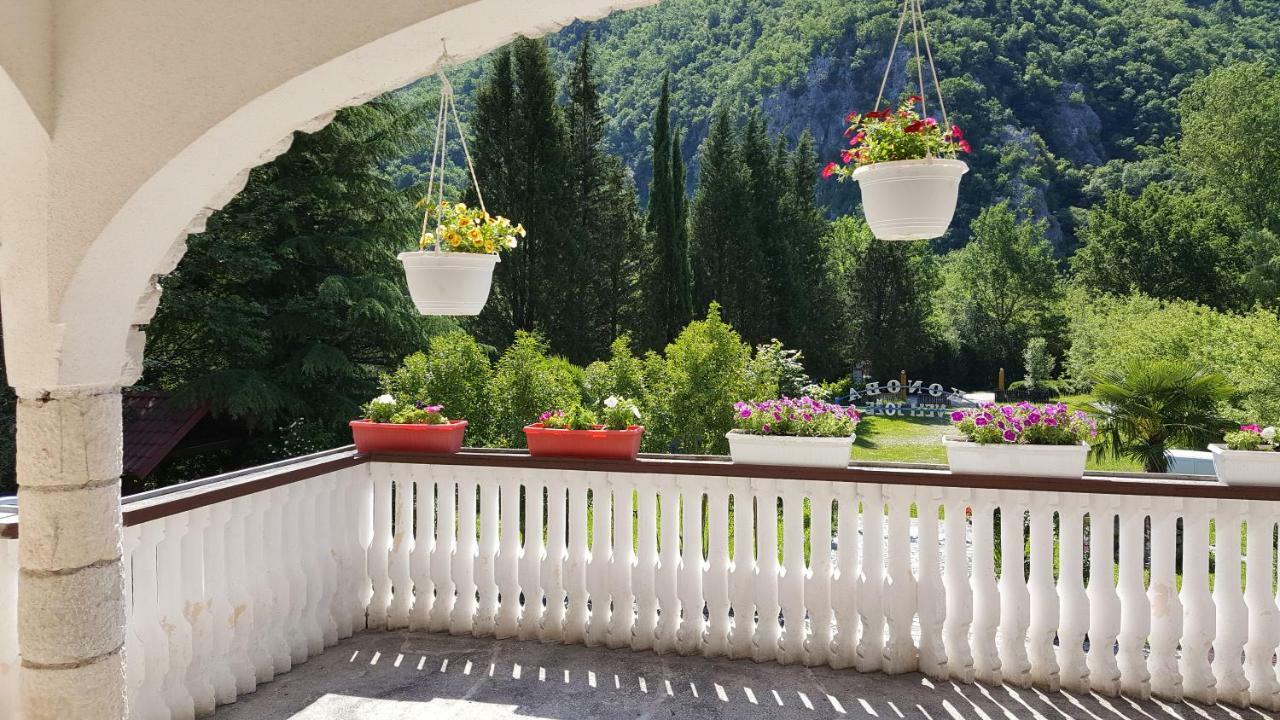 Sara Hotel Buzet Exterior photo
