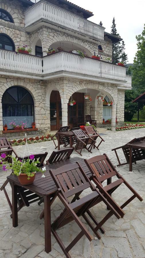 Sara Hotel Buzet Exterior photo